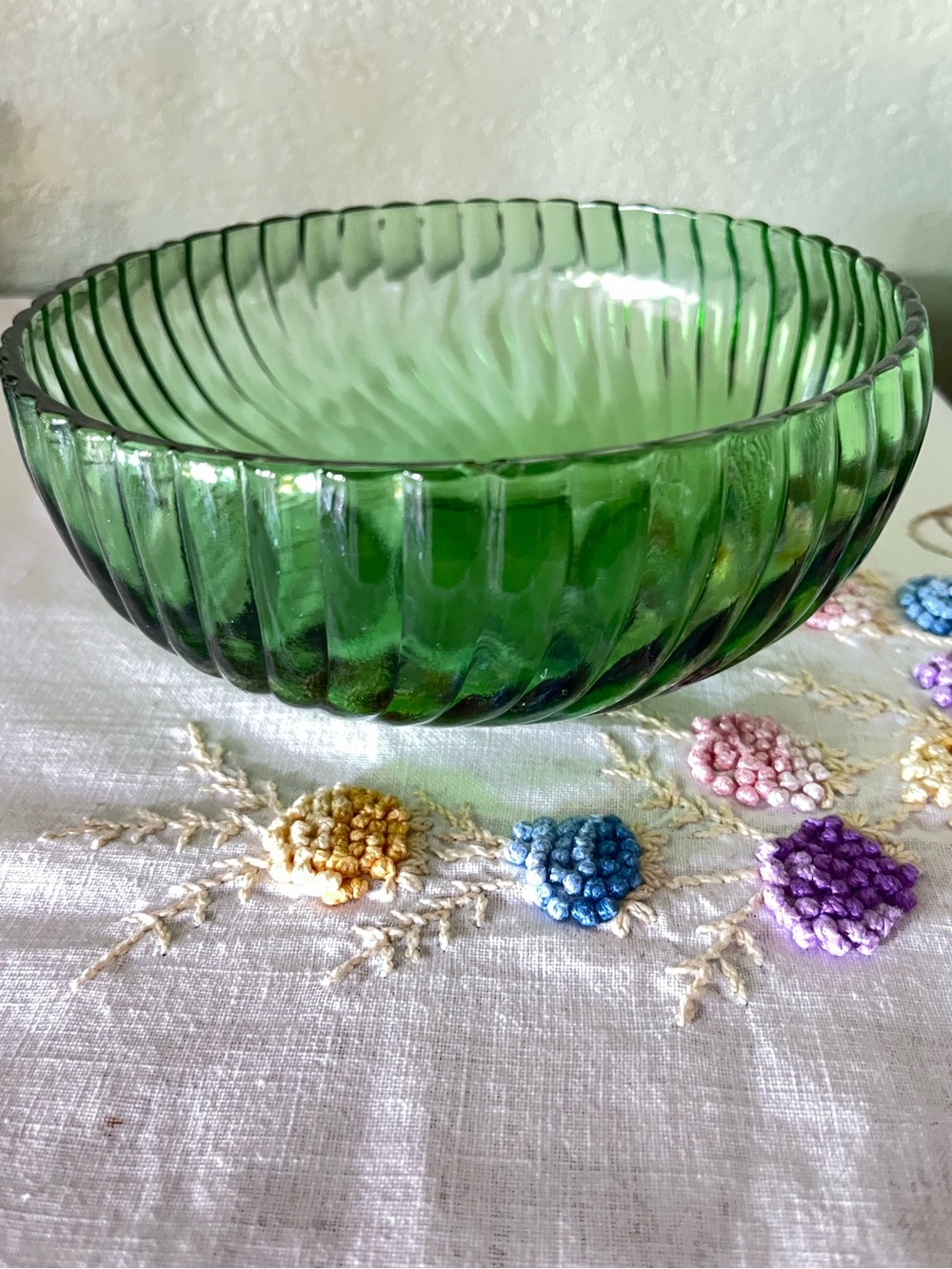 Vintage Emerald Green Swirl Ribbed Glass Bowl Depression Glass Style 6”